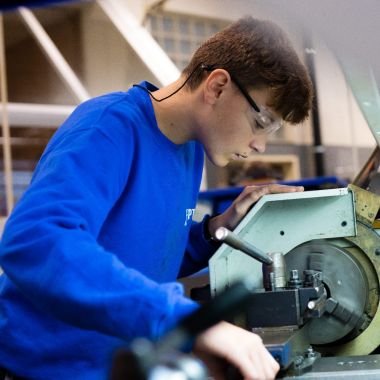 Vijfassige CNC-machine in de houtafdeling